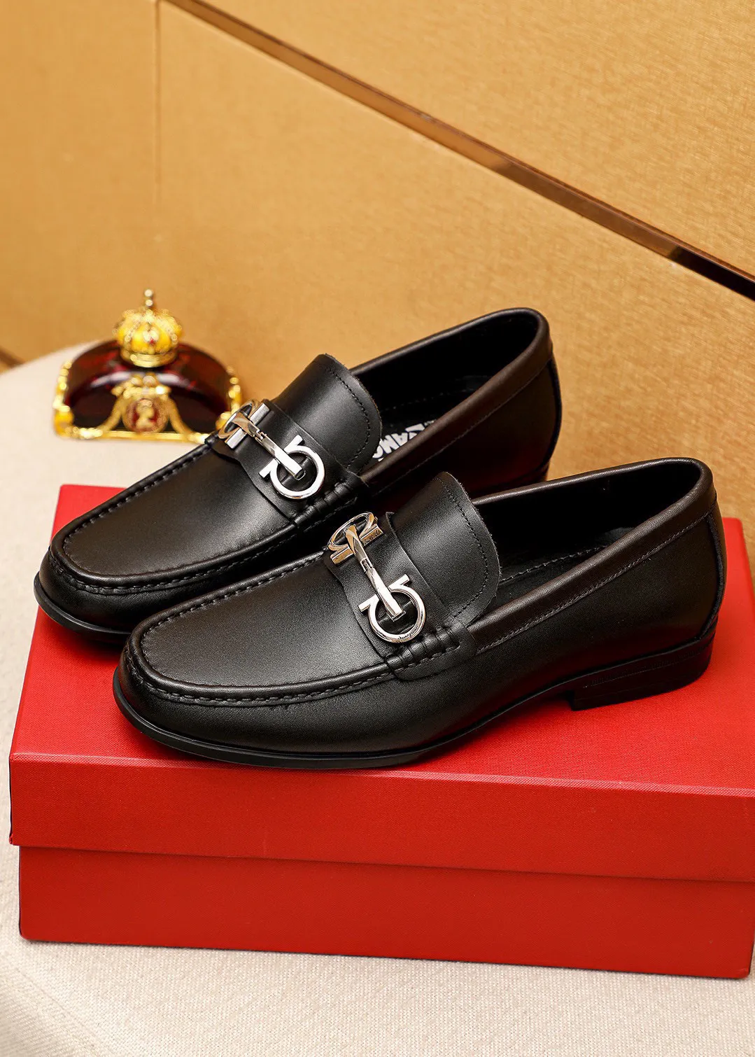 Men's shoes 💰480 💐 Product trademark: Ferragamo "Ferragamo" casual leather shoes Regular size: 38-44 (45🉑️customized) Product materials: Selected imported first-layer calfskin upper + luxury hardware buckle, imported water-dyed cow leather lining. Strong three-dimensional visual effect, original outsole color: 4⃣️seed leather materials available